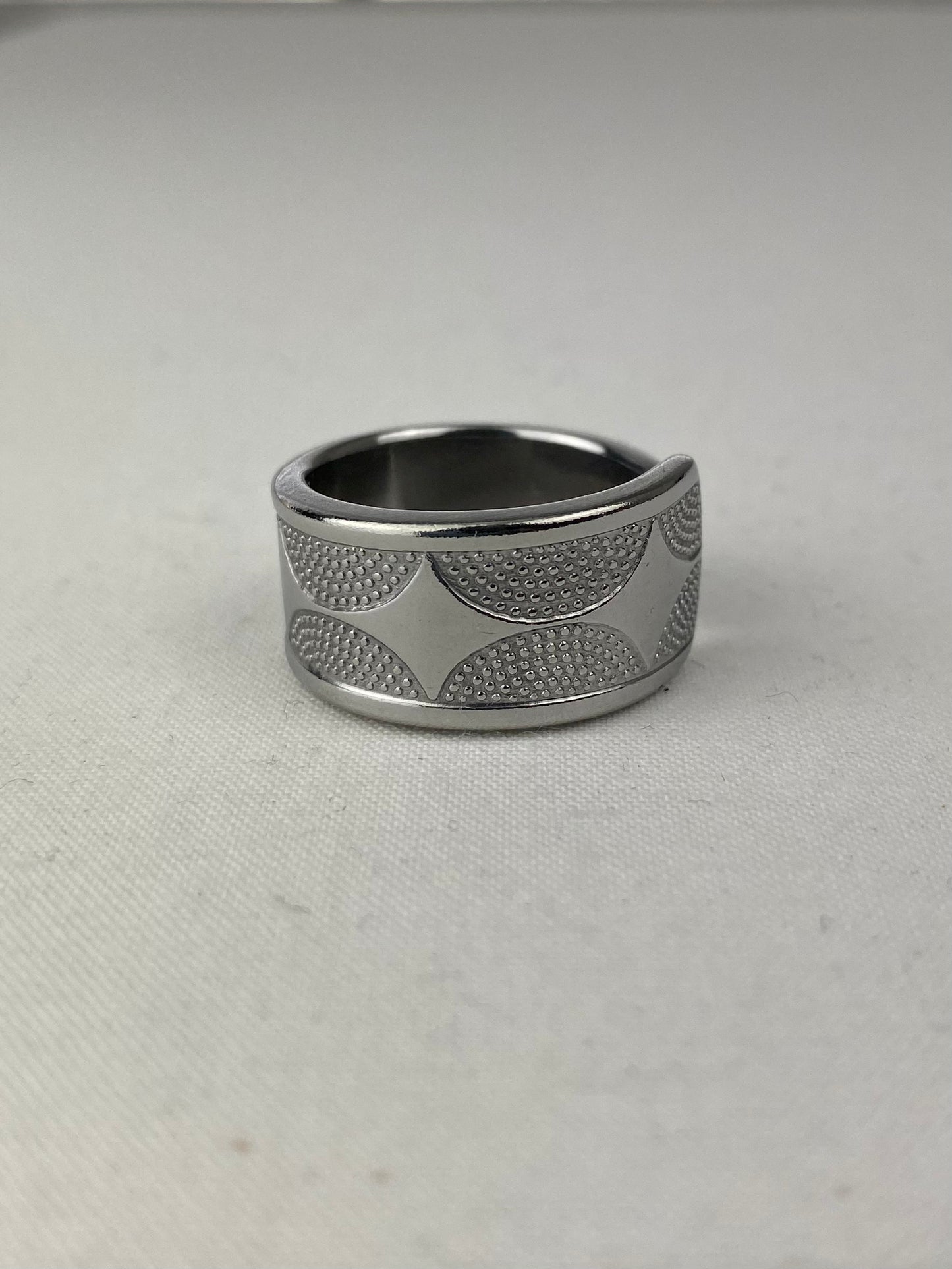 'Lustre' Ring