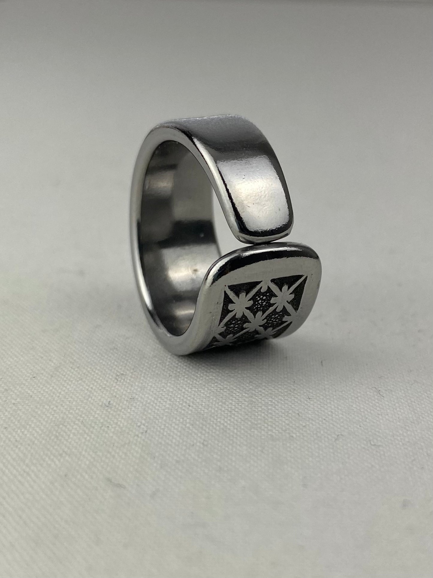 'Mesh' Ring