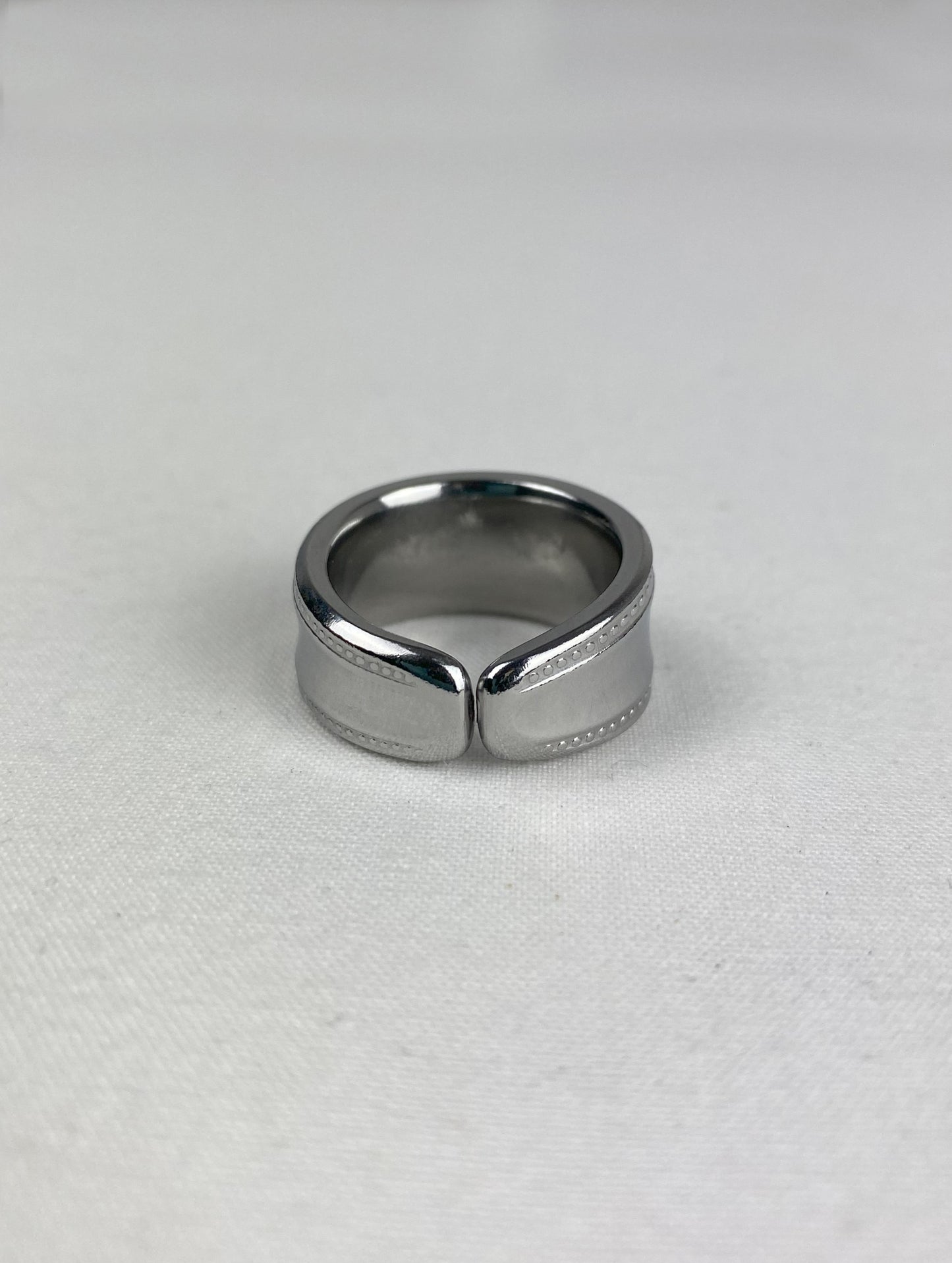 'Ellipsis' Ring