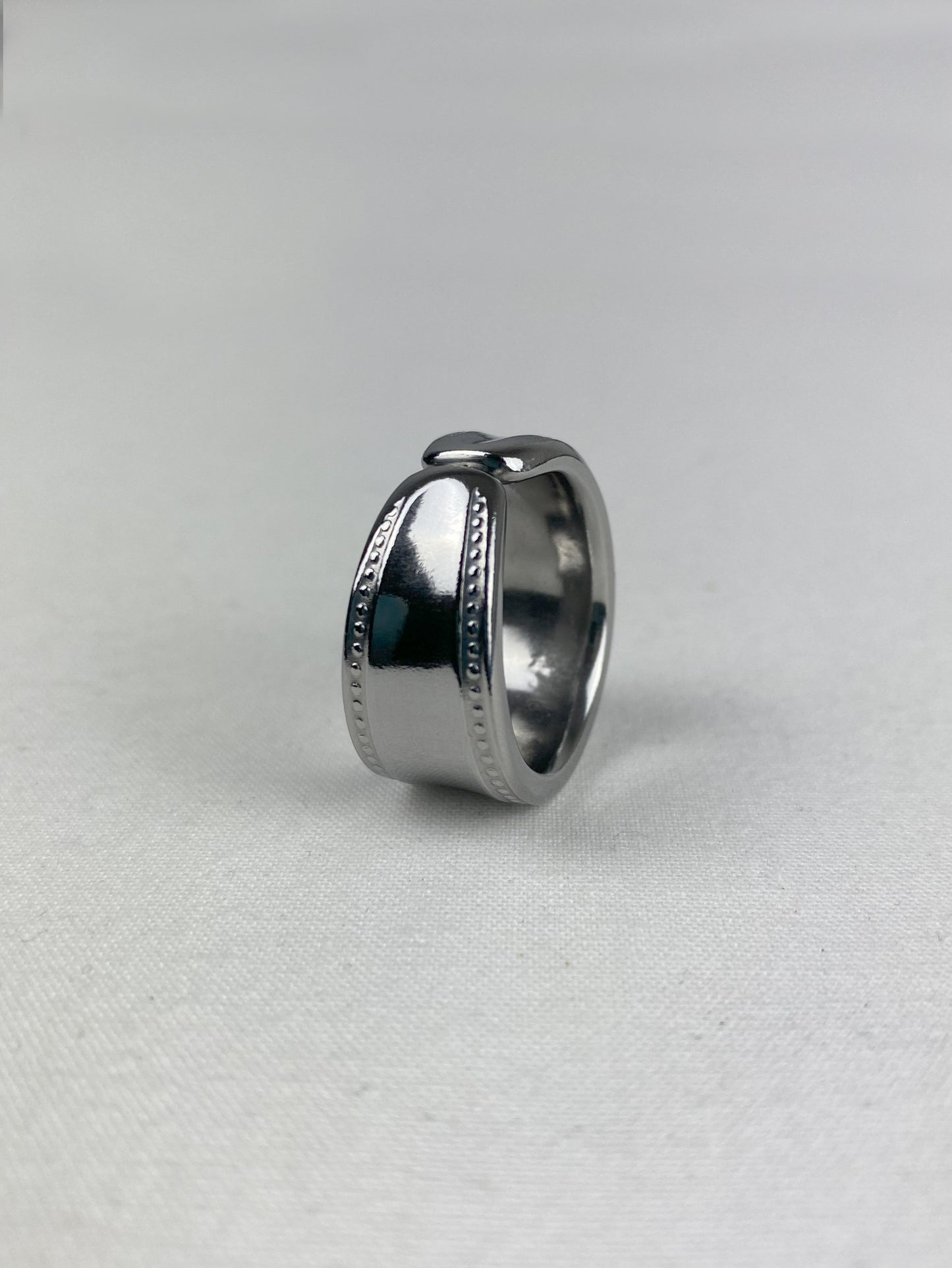 'Ellipsis' Ring